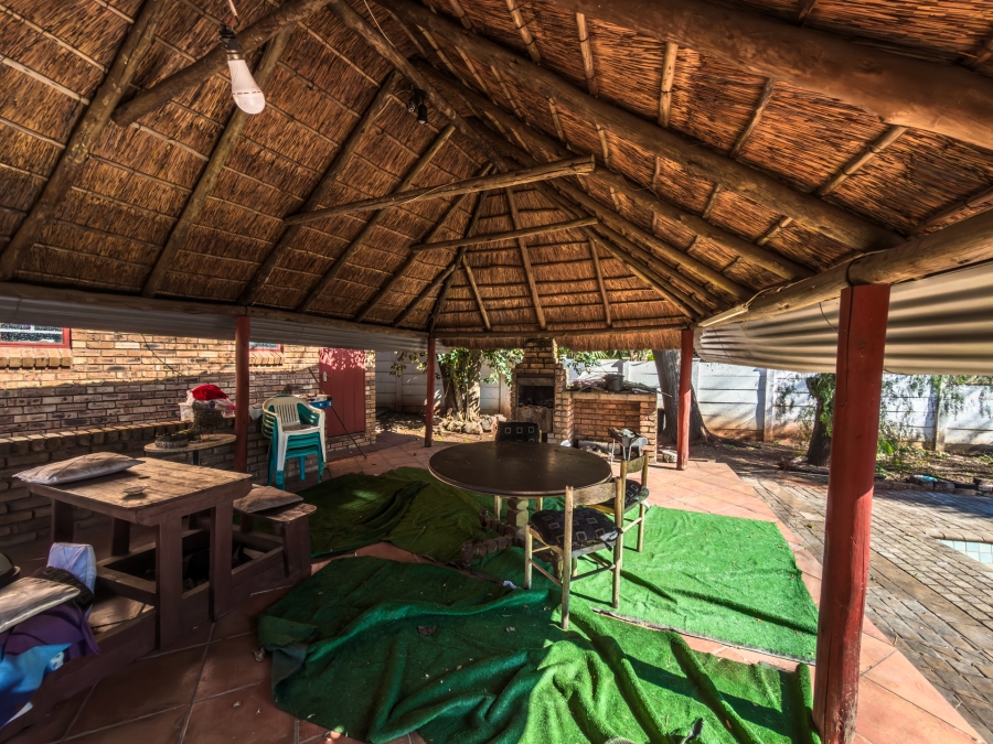 5 Bedroom Property for Sale in Garsfontein Gauteng