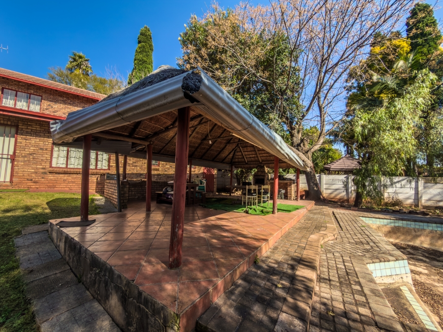 5 Bedroom Property for Sale in Garsfontein Gauteng