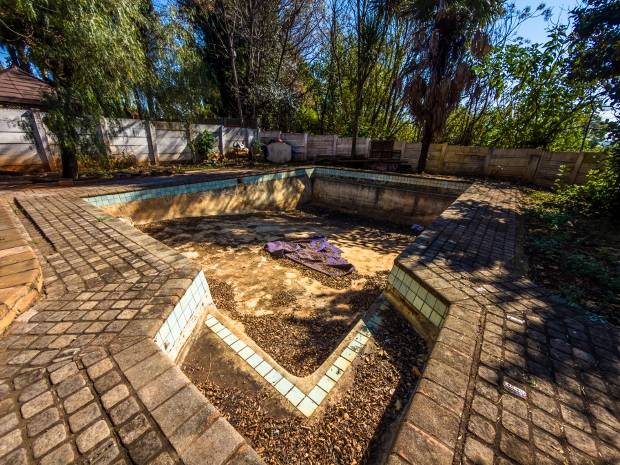 5 Bedroom Property for Sale in Garsfontein Gauteng