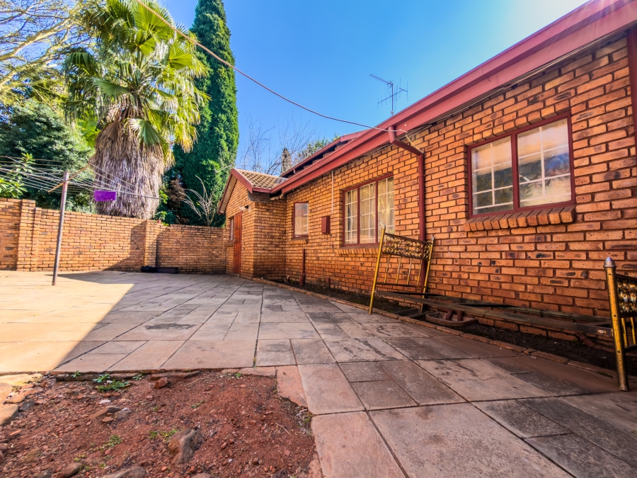 5 Bedroom Property for Sale in Garsfontein Gauteng