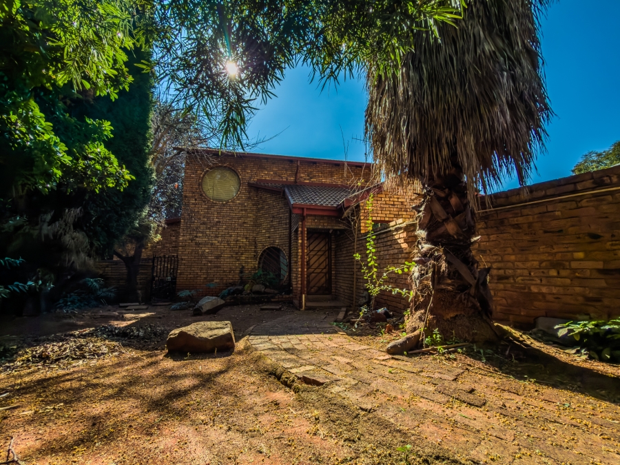 5 Bedroom Property for Sale in Garsfontein Gauteng