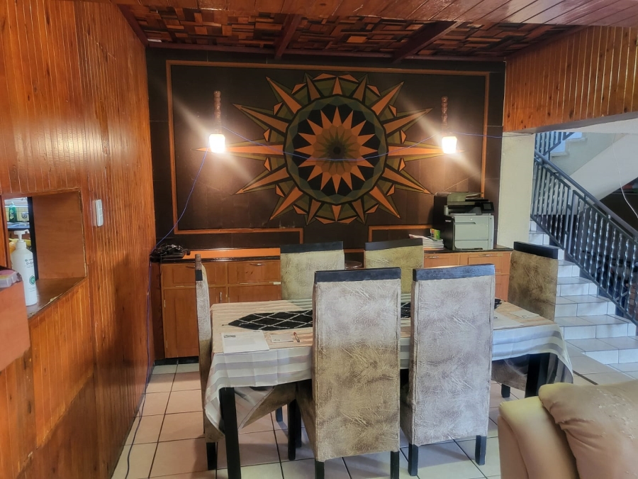 5 Bedroom Property for Sale in Mondeor Gauteng