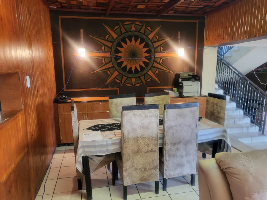 5 Bedroom Property for Sale in Mondeor Gauteng