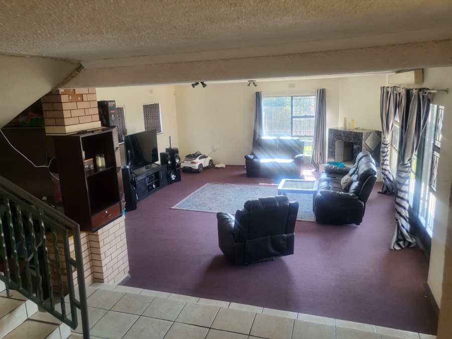 5 Bedroom Property for Sale in Mondeor Gauteng