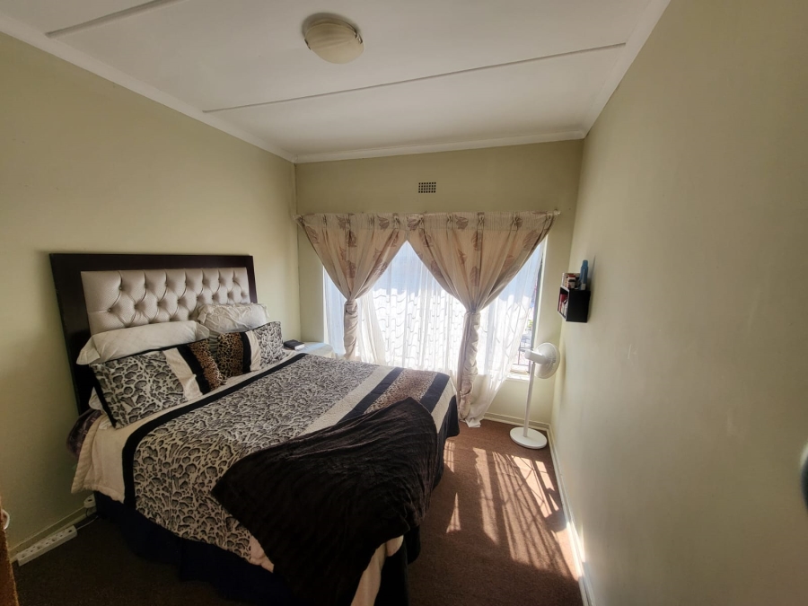 5 Bedroom Property for Sale in Mondeor Gauteng