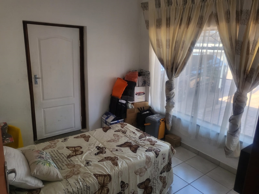 5 Bedroom Property for Sale in Mondeor Gauteng
