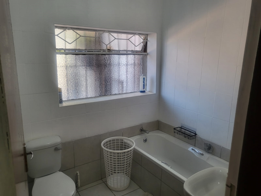 5 Bedroom Property for Sale in Mondeor Gauteng