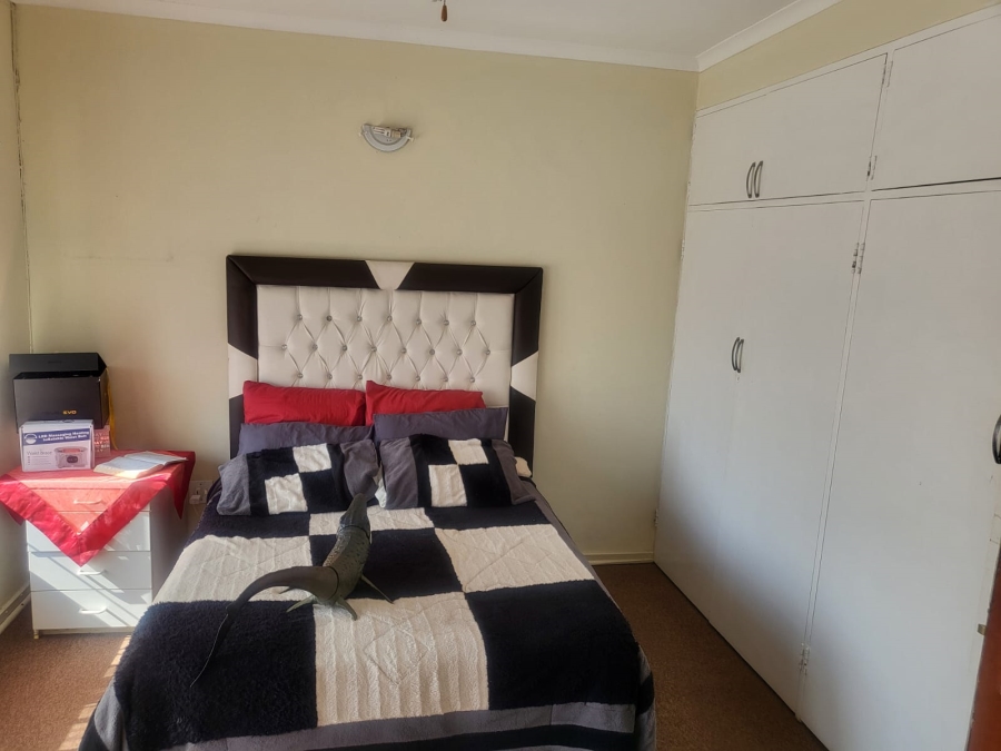 5 Bedroom Property for Sale in Mondeor Gauteng