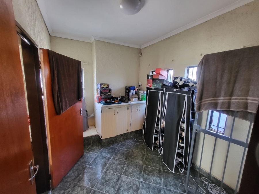 5 Bedroom Property for Sale in Mondeor Gauteng