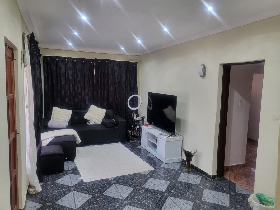5 Bedroom Property for Sale in Mondeor Gauteng
