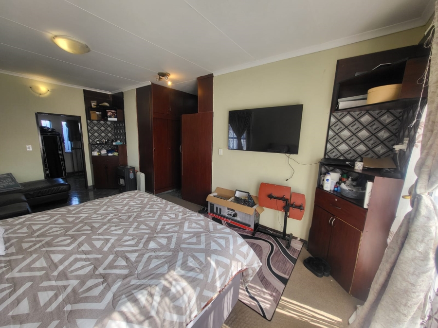 5 Bedroom Property for Sale in Mondeor Gauteng