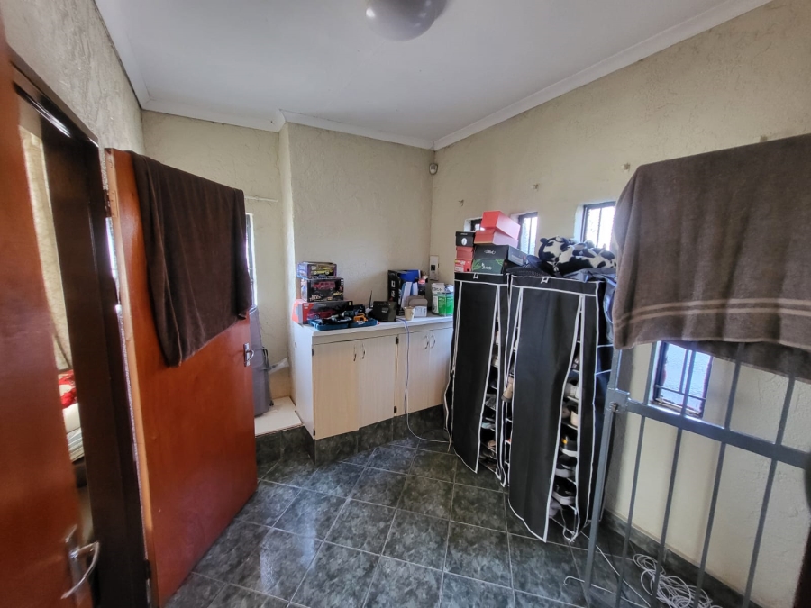 5 Bedroom Property for Sale in Mondeor Gauteng