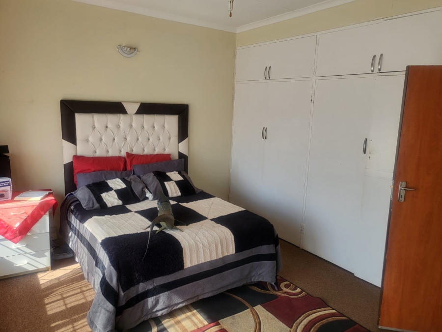 5 Bedroom Property for Sale in Mondeor Gauteng