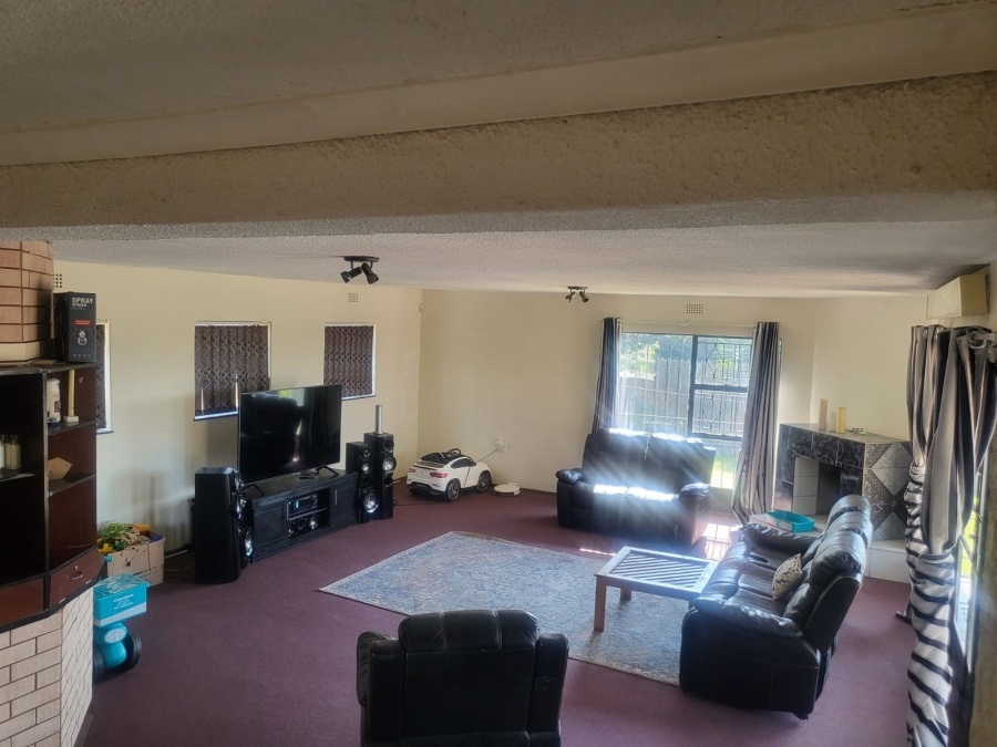 5 Bedroom Property for Sale in Mondeor Gauteng