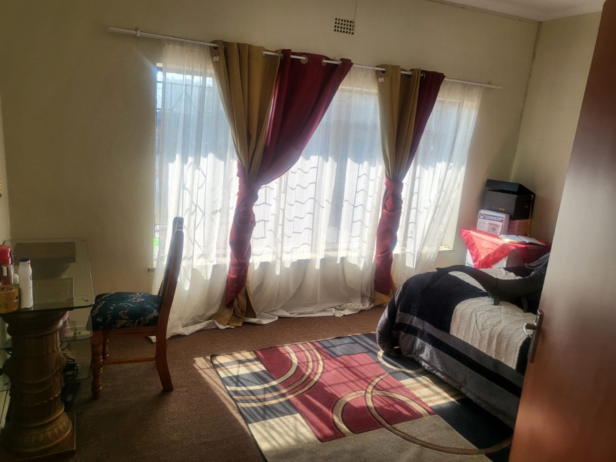 5 Bedroom Property for Sale in Mondeor Gauteng