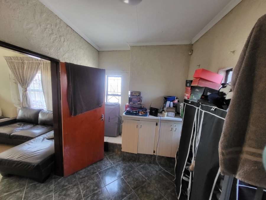 5 Bedroom Property for Sale in Mondeor Gauteng