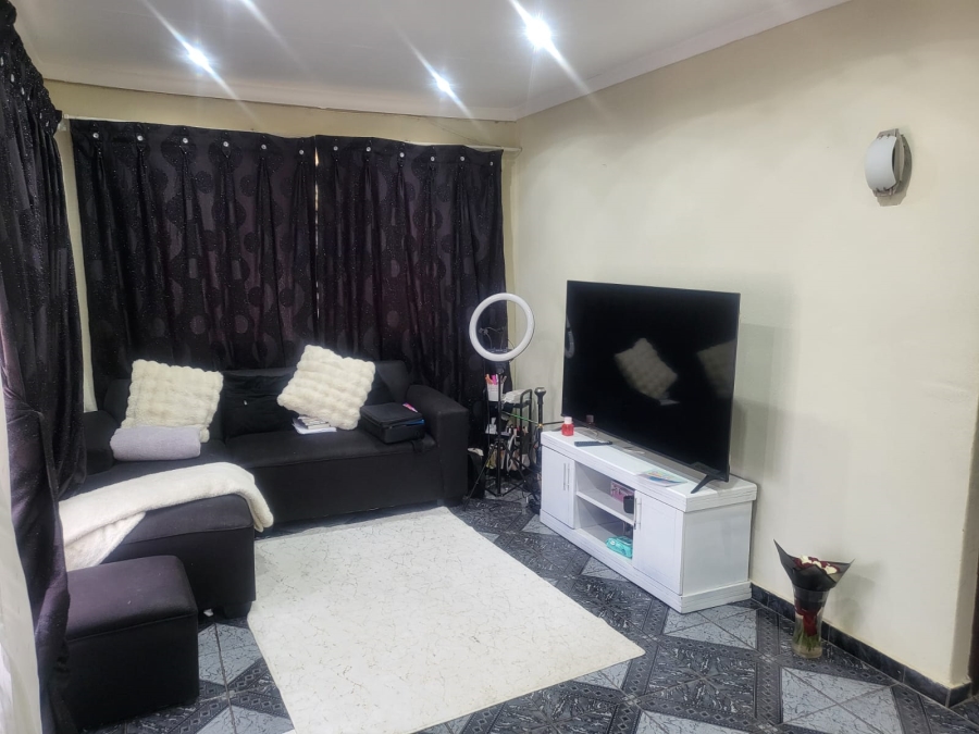 5 Bedroom Property for Sale in Mondeor Gauteng