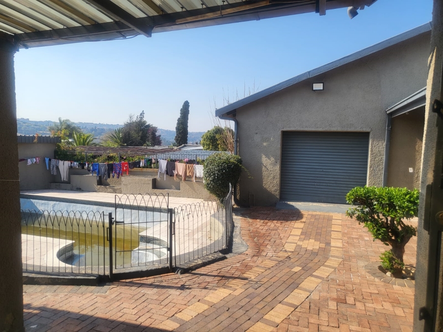 5 Bedroom Property for Sale in Mondeor Gauteng