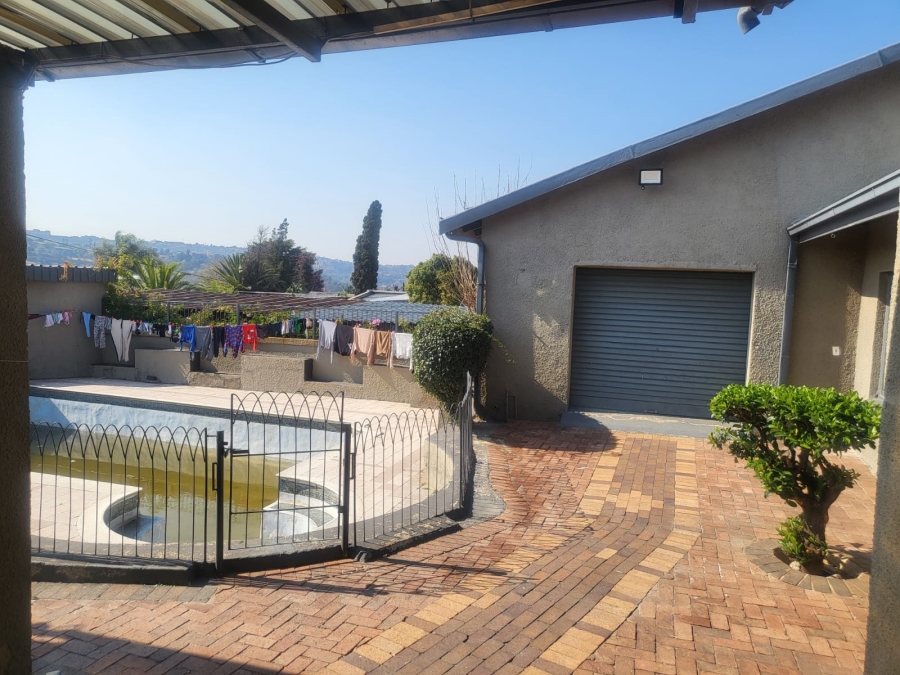 5 Bedroom Property for Sale in Mondeor Gauteng