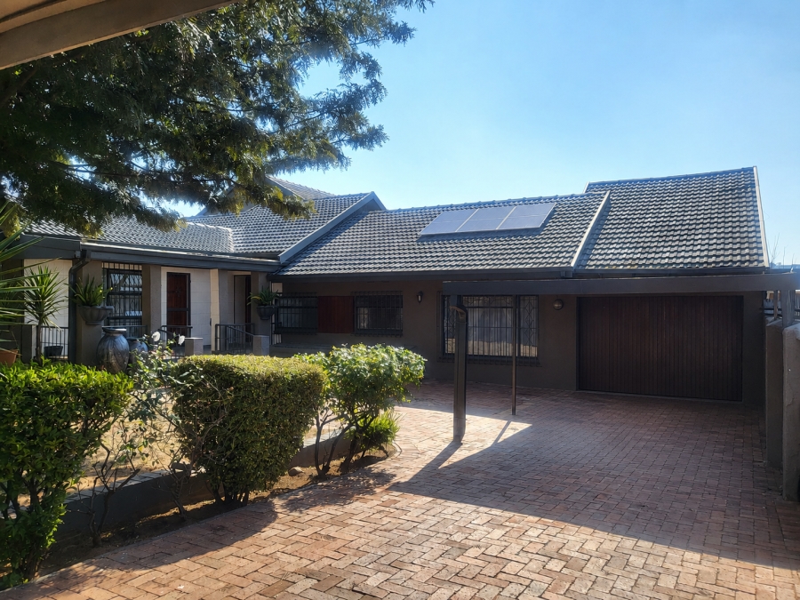 5 Bedroom Property for Sale in Mondeor Gauteng