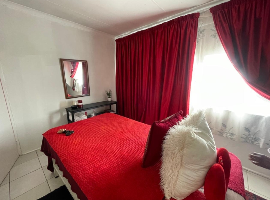 5 Bedroom Property for Sale in Edendale Gauteng