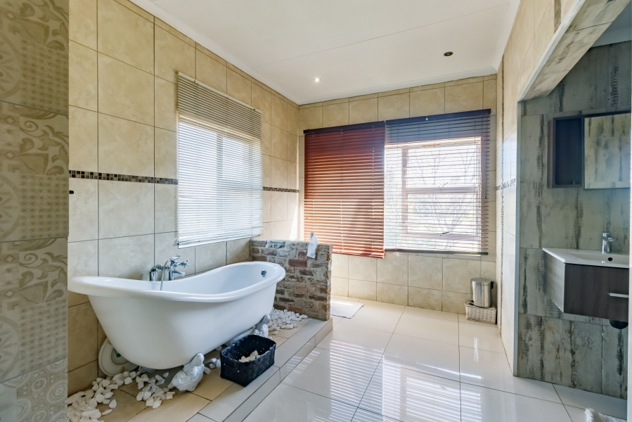 5 Bedroom Property for Sale in Randjesfontein A H Gauteng