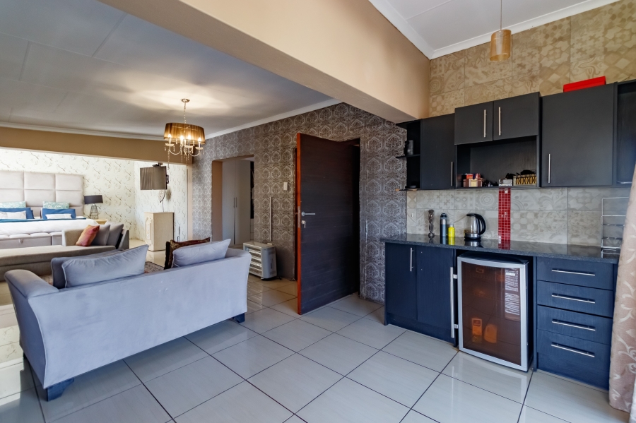 5 Bedroom Property for Sale in Randjesfontein A H Gauteng