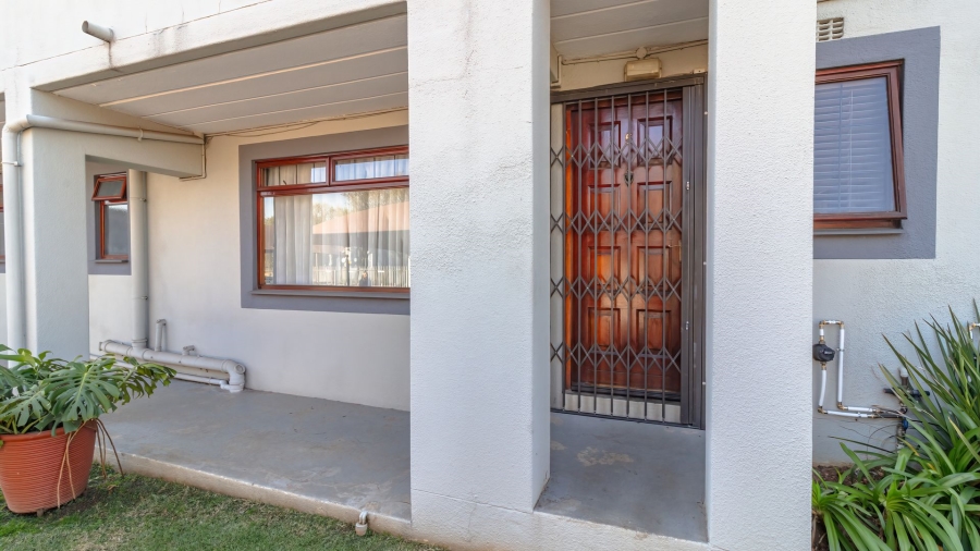 2 Bedroom Property for Sale in Verwoerdpark Gauteng
