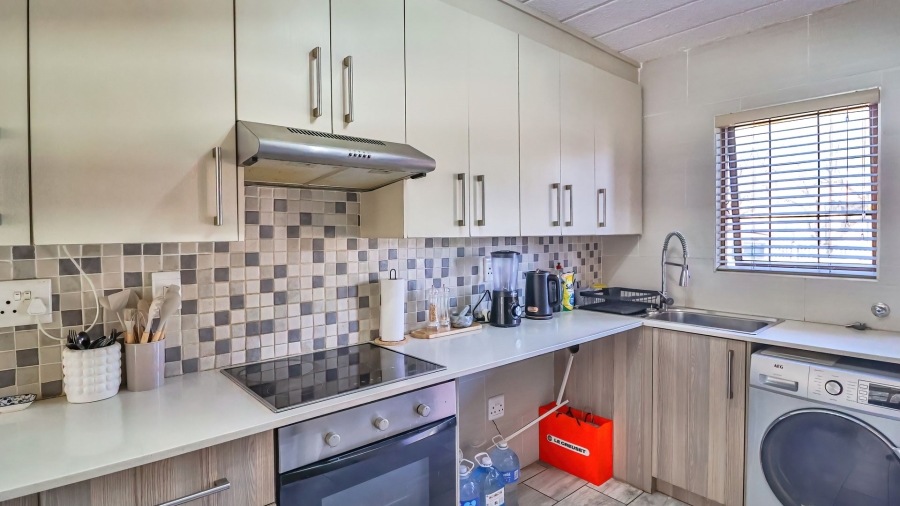 2 Bedroom Property for Sale in Verwoerdpark Gauteng