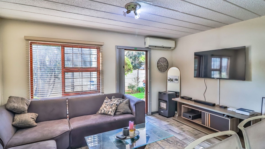 2 Bedroom Property for Sale in Verwoerdpark Gauteng