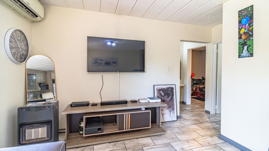 2 Bedroom Property for Sale in Verwoerdpark Gauteng