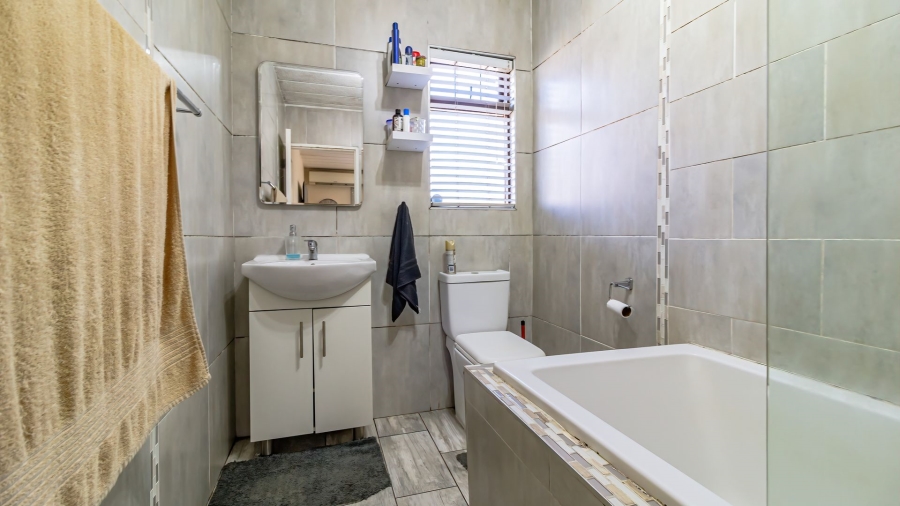 2 Bedroom Property for Sale in Verwoerdpark Gauteng