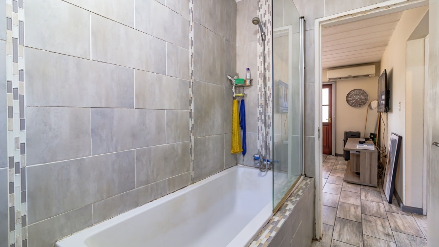 2 Bedroom Property for Sale in Verwoerdpark Gauteng