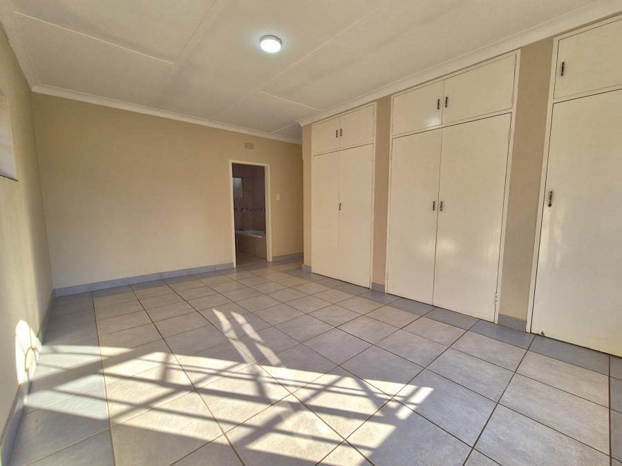 5 Bedroom Property for Sale in Dalpark Proper Gauteng