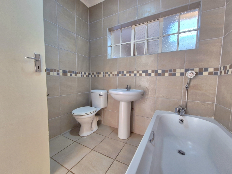 5 Bedroom Property for Sale in Dalpark Proper Gauteng