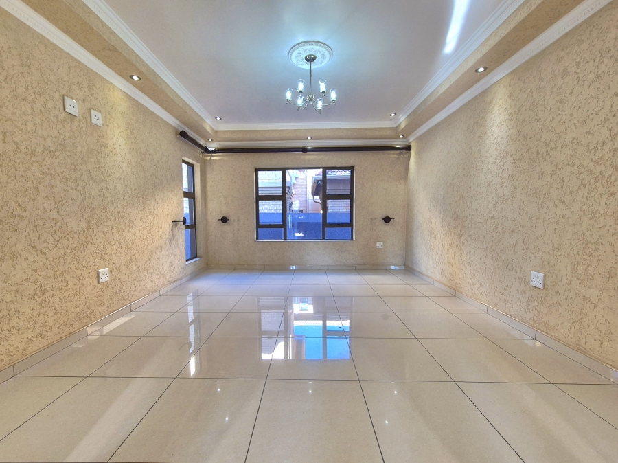 5 Bedroom Property for Sale in Helderwyk Gauteng