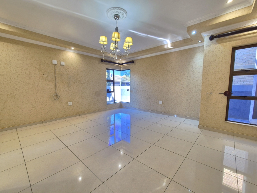 5 Bedroom Property for Sale in Helderwyk Gauteng