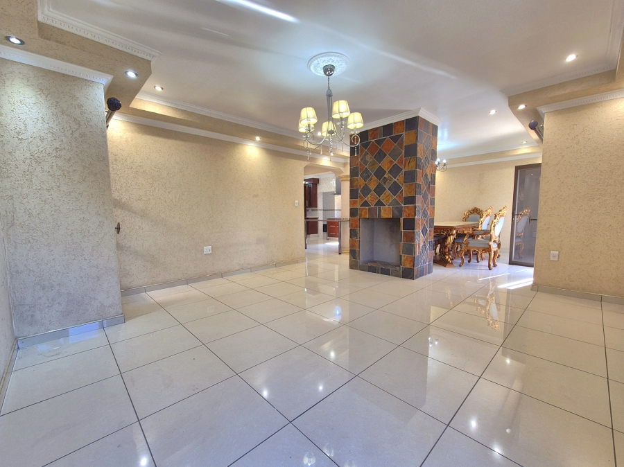 5 Bedroom Property for Sale in Helderwyk Gauteng