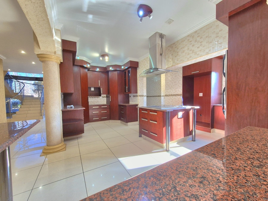 5 Bedroom Property for Sale in Helderwyk Gauteng