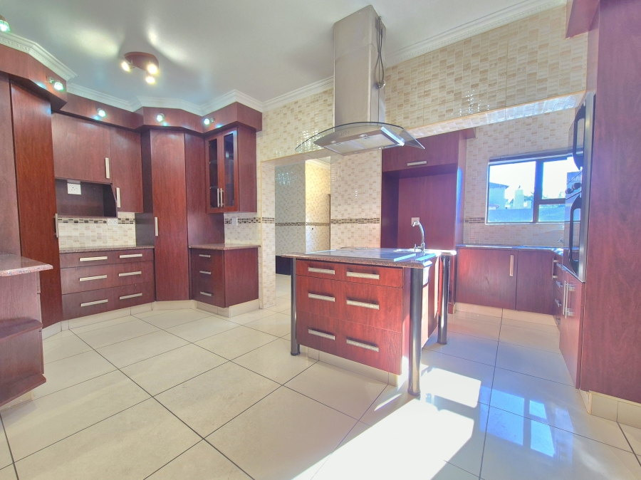 5 Bedroom Property for Sale in Helderwyk Gauteng
