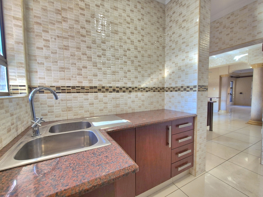 5 Bedroom Property for Sale in Helderwyk Gauteng