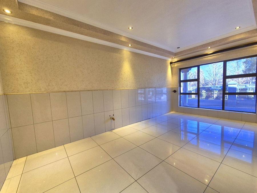 5 Bedroom Property for Sale in Helderwyk Gauteng