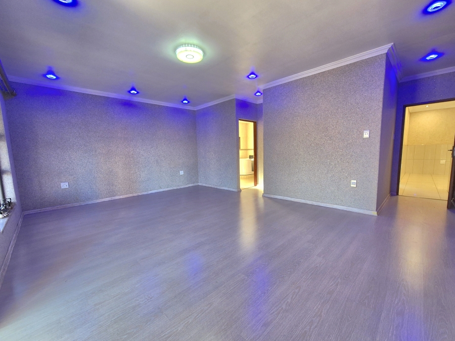 5 Bedroom Property for Sale in Helderwyk Gauteng