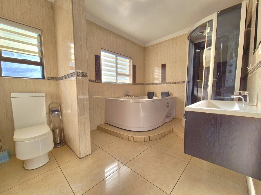 5 Bedroom Property for Sale in Helderwyk Gauteng