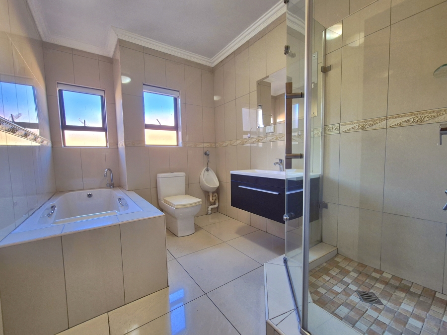 5 Bedroom Property for Sale in Helderwyk Gauteng