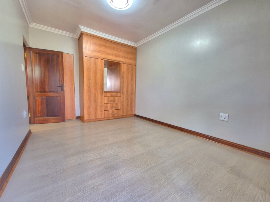 5 Bedroom Property for Sale in Helderwyk Gauteng