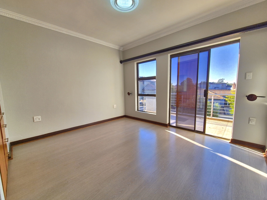 5 Bedroom Property for Sale in Helderwyk Gauteng