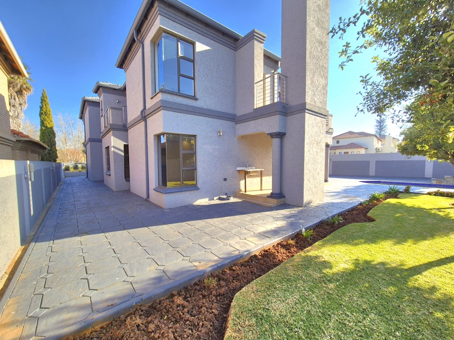 5 Bedroom Property for Sale in Helderwyk Gauteng