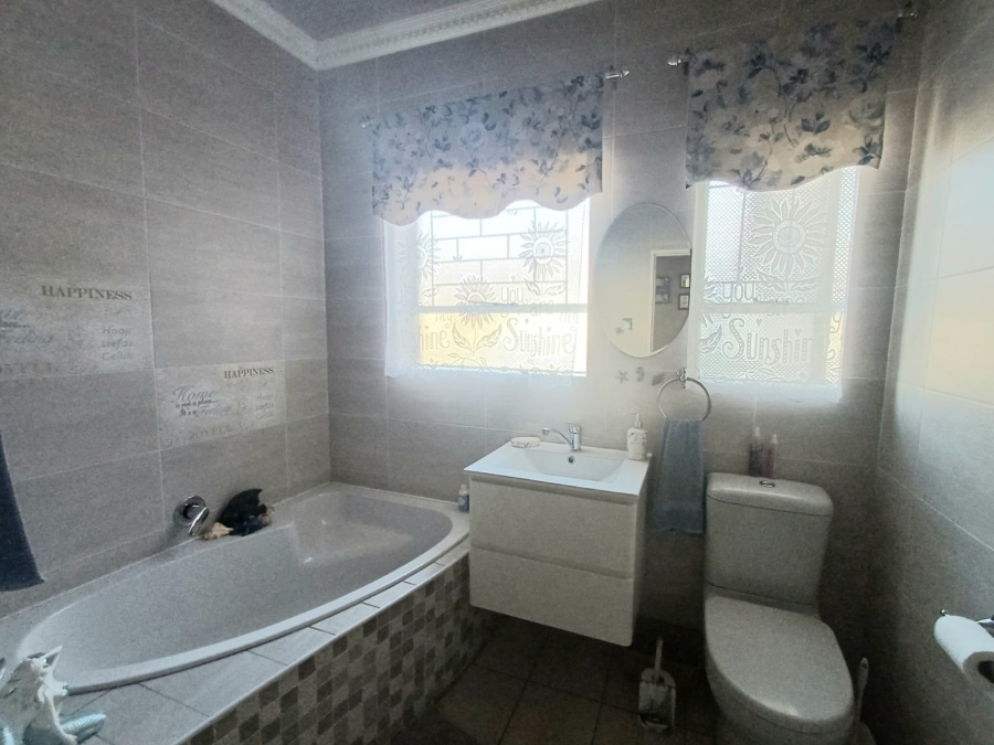 3 Bedroom Property for Sale in Vanderbijlpark SE 2 Gauteng