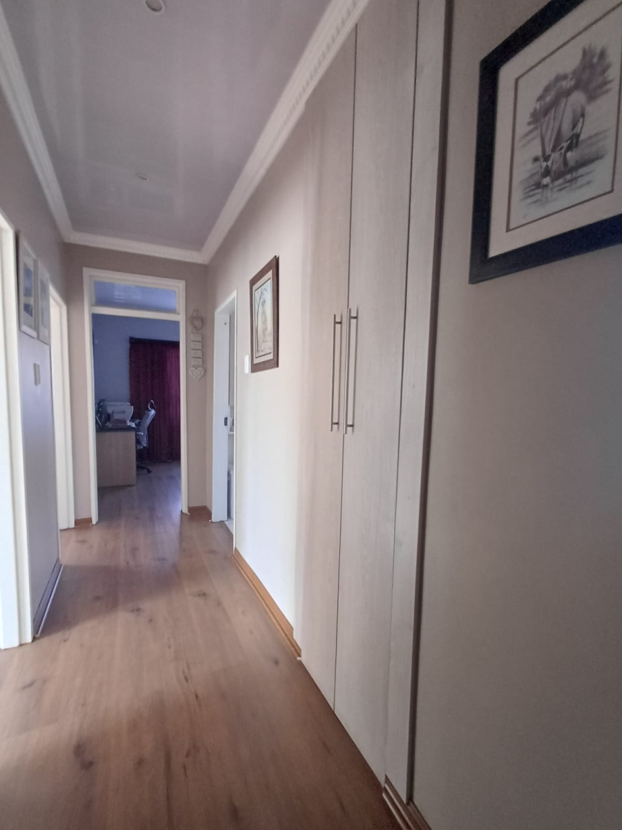 3 Bedroom Property for Sale in Vanderbijlpark SE 2 Gauteng
